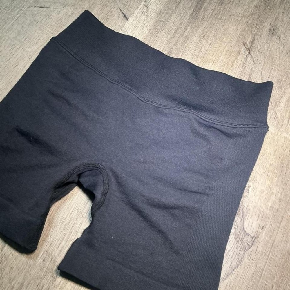Black Seamless Bike Shorts Size XS High Waist Stretch Activewear Gym Workout - Picture 2 of 4